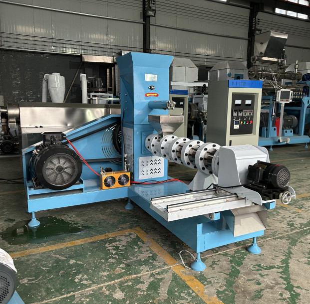 Automatyczna maszyna do wytwarzania peletów paszowych dla ryb o wadze 600-700 kg / DGP120 Pet Dog Cat Food Pellet Extruder