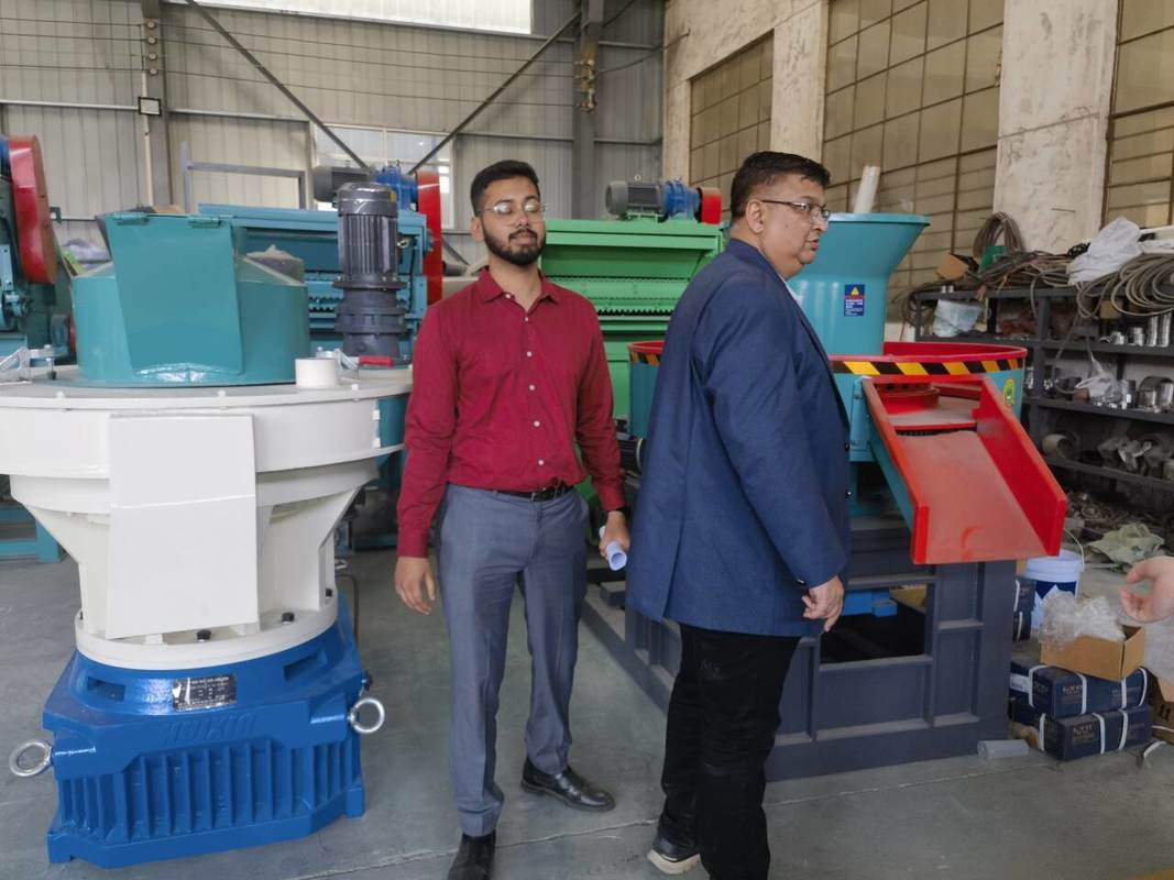 Pasza dla ryb, drobiu i zwierząt wodnych, fabryczna cena pływającej maszyny do produkcji peletu paszowego dla ryb, inwentarz żywy, pies